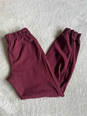 Lululemon On the Fly Jogger *Luxtreme size 2